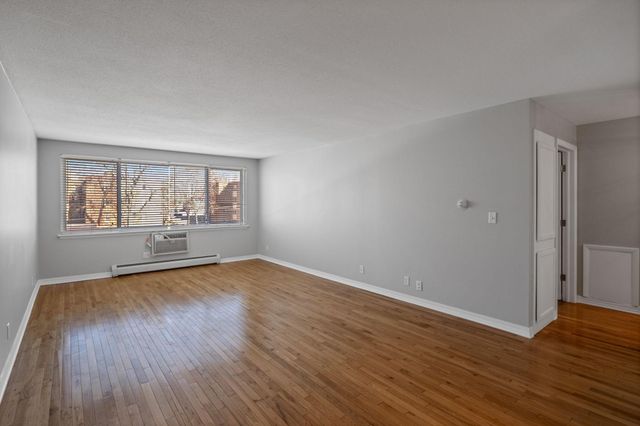 2700 W 44th Street 302, Minneapolis, MN 55410