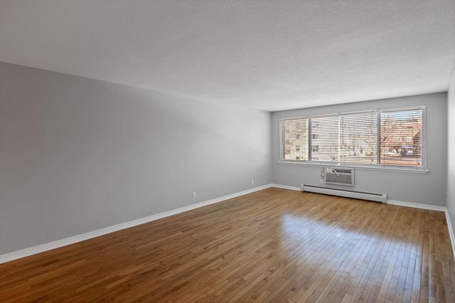 2700 W 44th Street 302, Minneapolis, MN 55410