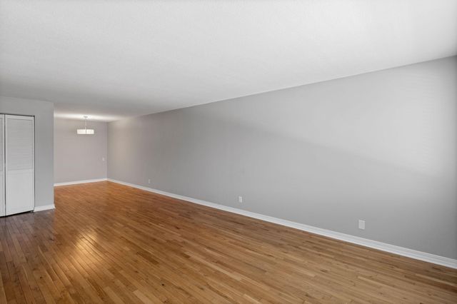 2700 W 44th Street 302, Minneapolis, MN 55410