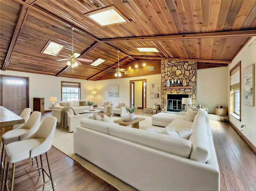 Image 2 of property listing at 3809 PORTER ROAD, Lithia, FL 33547