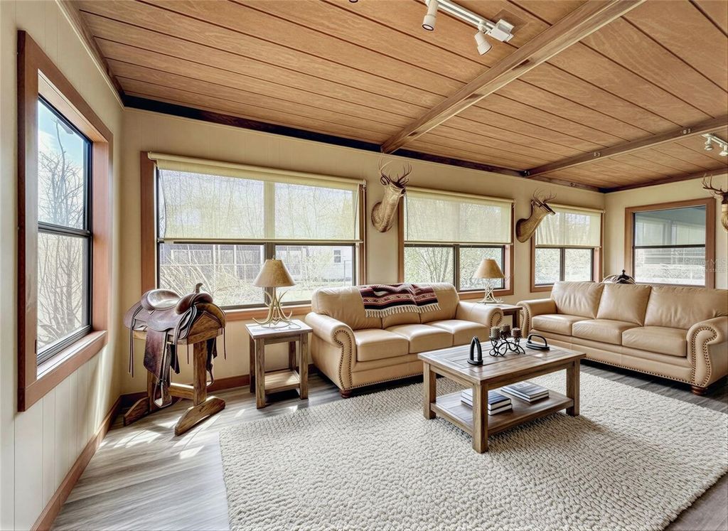 Image 11 of property listing at 3809 PORTER ROAD, Lithia, FL 33547