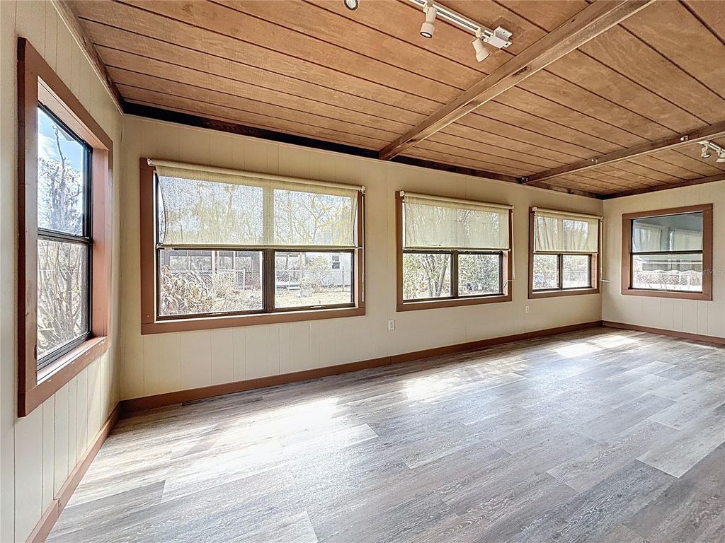 Image 14 of property listing at 3809 PORTER ROAD, Lithia, FL 33547