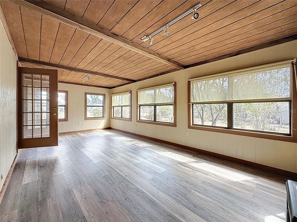 Image 15 of property listing at 3809 PORTER ROAD, Lithia, FL 33547