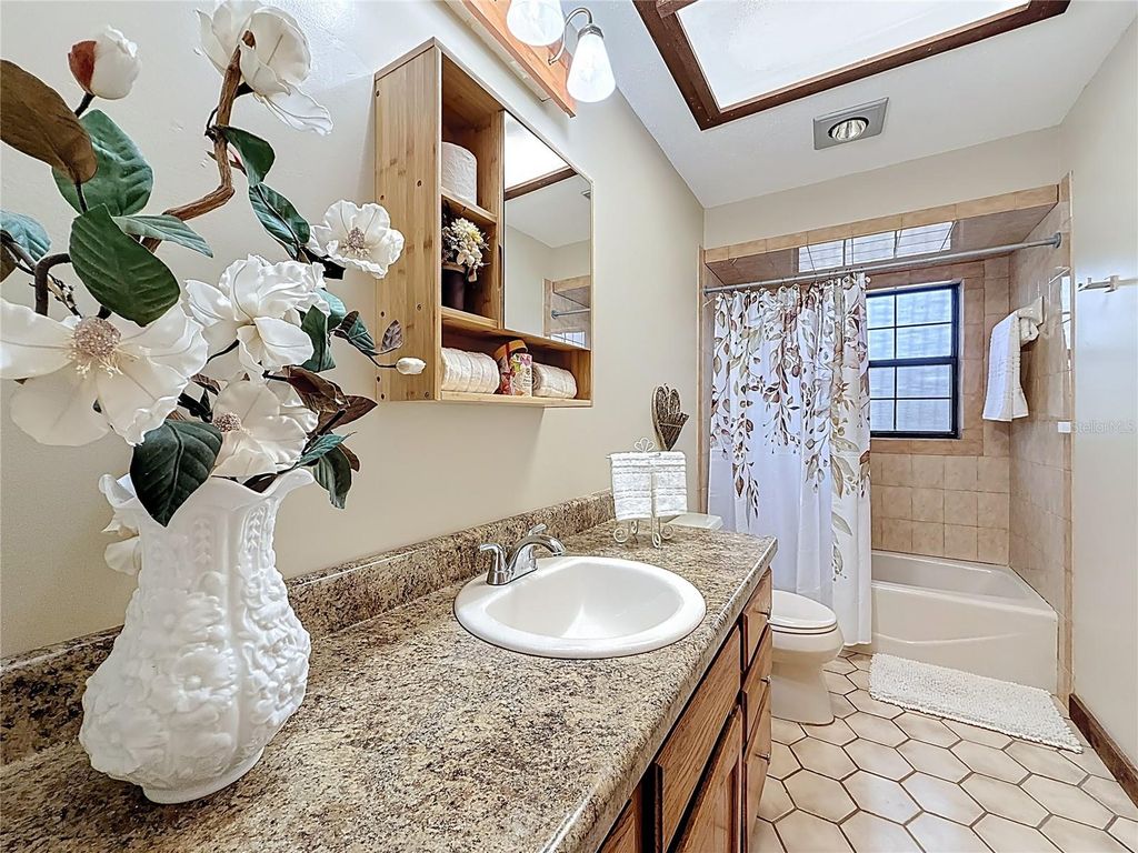 Image 20 of property listing at 3809 PORTER ROAD, Lithia, FL 33547