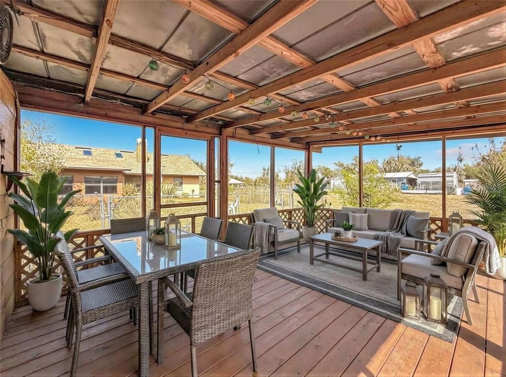 Image 24 of property listing at 3809 PORTER ROAD, Lithia, FL 33547