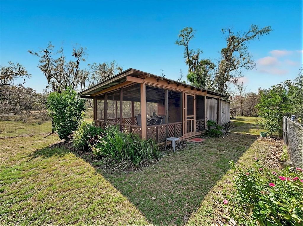 Image 25 of property listing at 3809 PORTER ROAD, Lithia, FL 33547