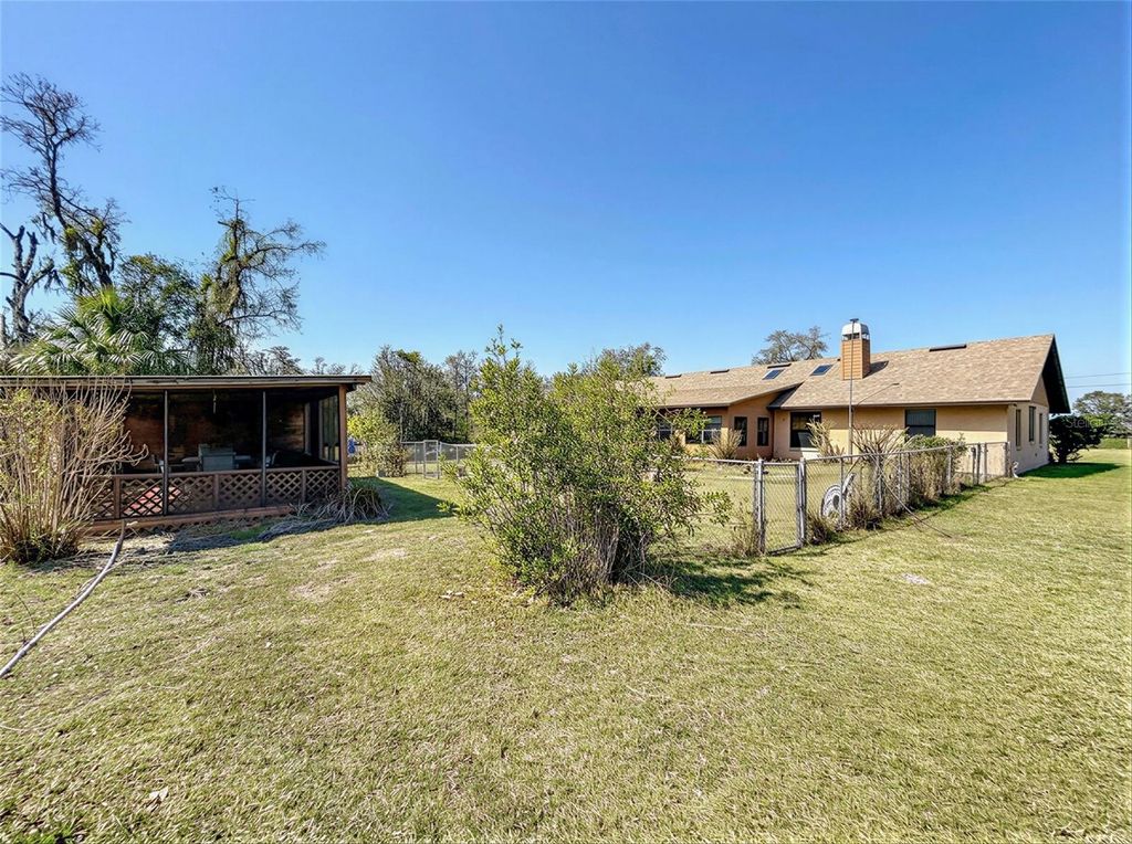 Image 26 of property listing at 3809 PORTER ROAD, Lithia, FL 33547