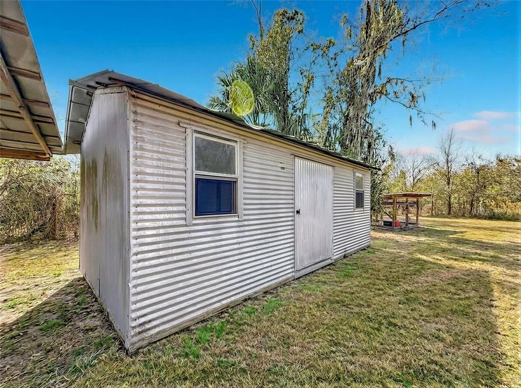 Image 28 of property listing at 3809 PORTER ROAD, Lithia, FL 33547