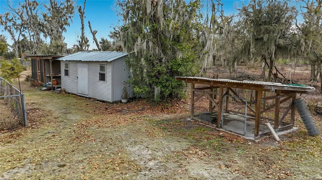 Image 30 of property listing at 3809 PORTER ROAD, Lithia, FL 33547