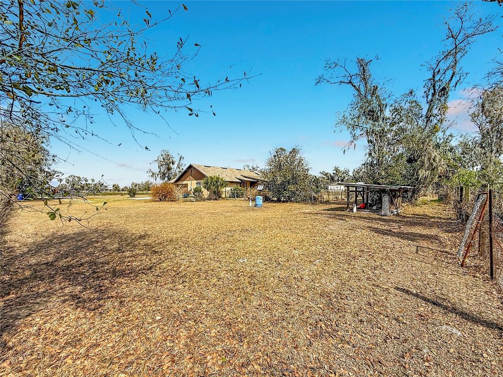 Image 33 of property listing at 3809 PORTER ROAD, Lithia, FL 33547