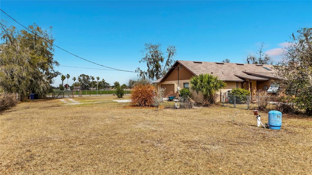 Image 34 of property listing at 3809 PORTER ROAD, Lithia, FL 33547