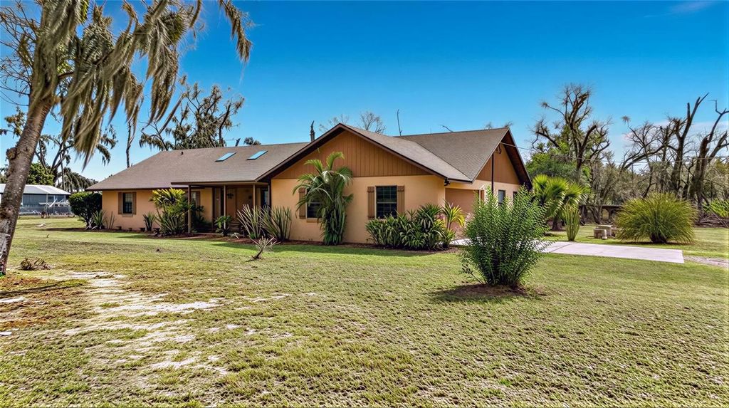 Image 35 of property listing at 3809 PORTER ROAD, Lithia, FL 33547