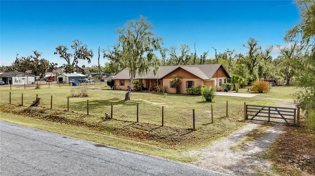 Image 37 of property listing at 3809 PORTER ROAD, Lithia, FL 33547