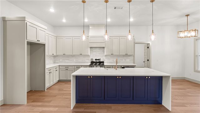 5 Burnham Drive, Bella Vista, AR 72715