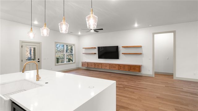 5 Burnham Drive, Bella Vista, AR 72715