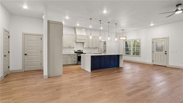 5 Burnham Drive, Bella Vista, AR 72715