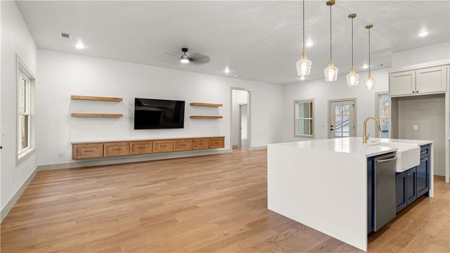 5 Burnham Drive, Bella Vista, AR 72715