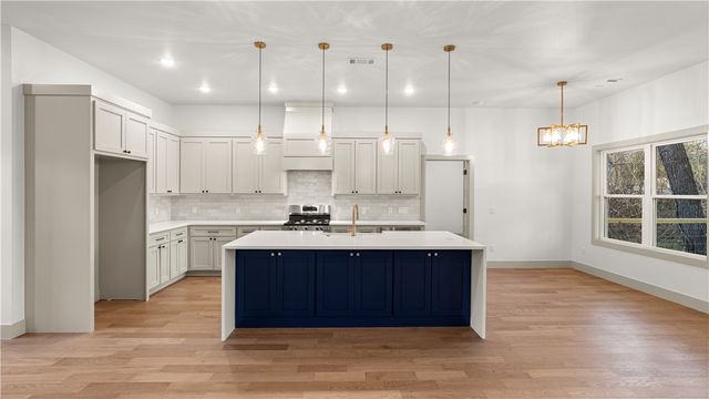 5 Burnham Drive, Bella Vista, AR 72715