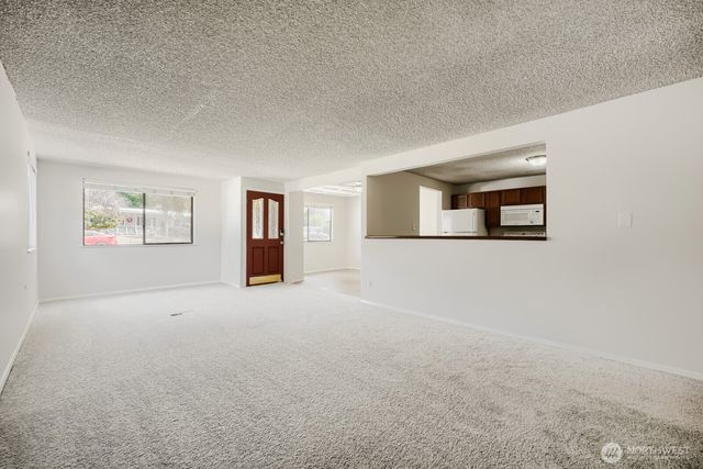 31349 13th Avenue S, Federal Way, WA 98003