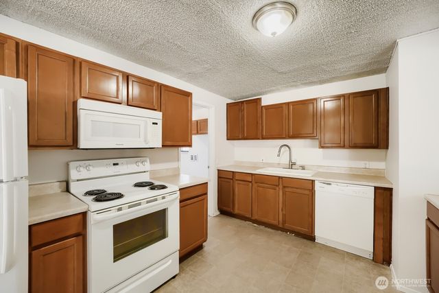 31349 13th Avenue S, Federal Way, WA 98003