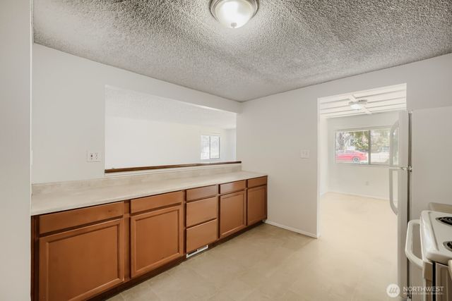 31349 13th Avenue S, Federal Way, WA 98003