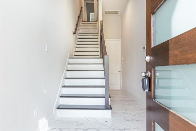 5836 E Post Oak Lane, Houston, TX 77055