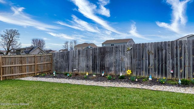 139 Ruby Farm Dr, Mt Washington, KY 40047