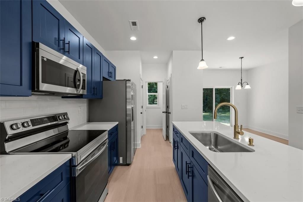 806 W Dameron Avenue, Liberty, NC 27298