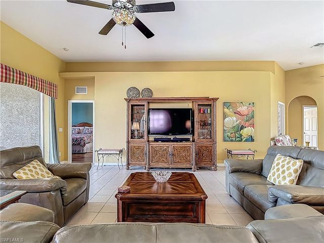 20768 Tisbury LN, North Fort Myers, FL 33917