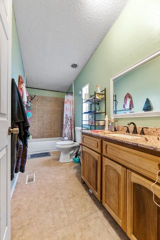 1570 S Peach Street 67, Medford, OR 97501