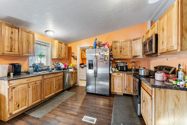 1570 S Peach Street 67, Medford, OR 97501