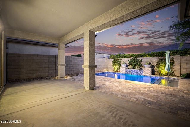 16863 W Maya Way, Surprise, AZ 85387
