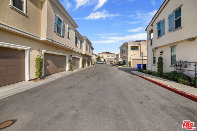 981 W Clover Avenue, Rialto, CA 92376