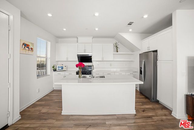 981 W Clover Avenue, Rialto, CA 92376