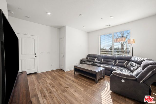 981 W Clover Avenue, Rialto, CA 92376