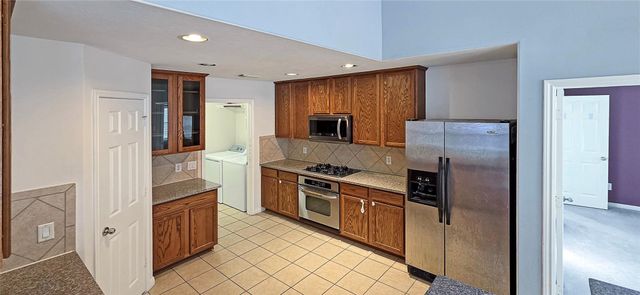 2202 Drake Falls Drive, Pearland, TX 77584