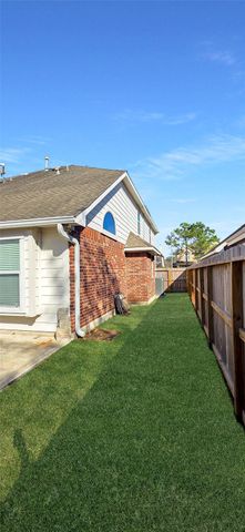 2202 Drake Falls Drive, Pearland, TX 77584