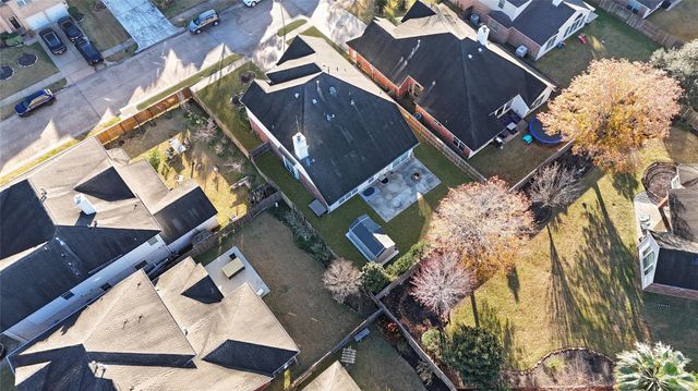 2202 Drake Falls Drive, Pearland, TX 77584