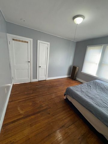 37-39 Dawes St, Springfield, MA 01109