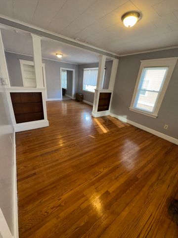 37-39 Dawes St, Springfield, MA 01109