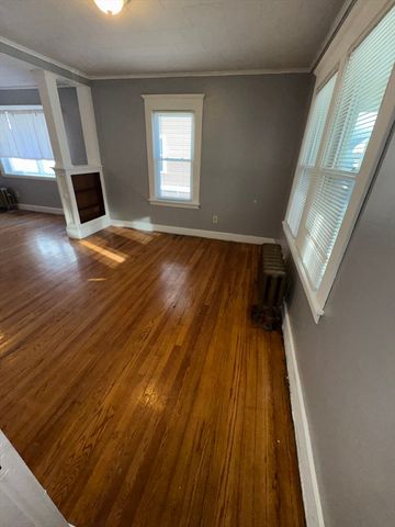 37-39 Dawes St, Springfield, MA 01109