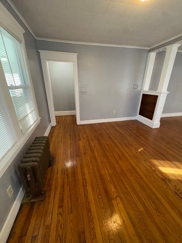 37-39 Dawes St, Springfield, MA 01109