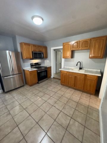37-39 Dawes St, Springfield, MA 01109