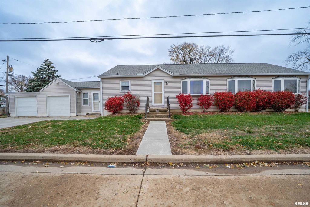 303 VETERANS Lane, Creve Coeur, IL 61610