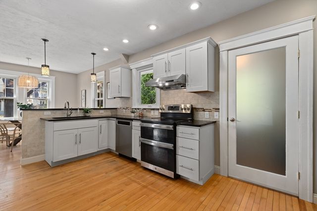 10 Neptune Rd, Worcester, MA 01605