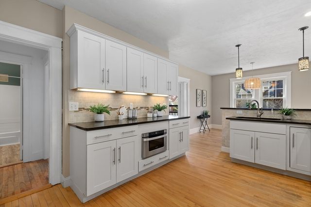 10 Neptune Rd, Worcester, MA 01605