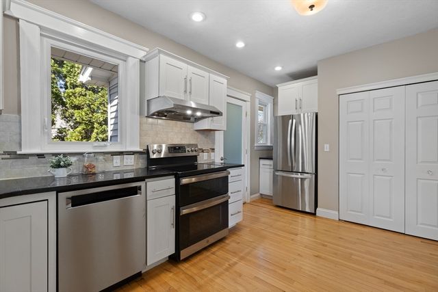 10 Neptune Rd, Worcester, MA 01605