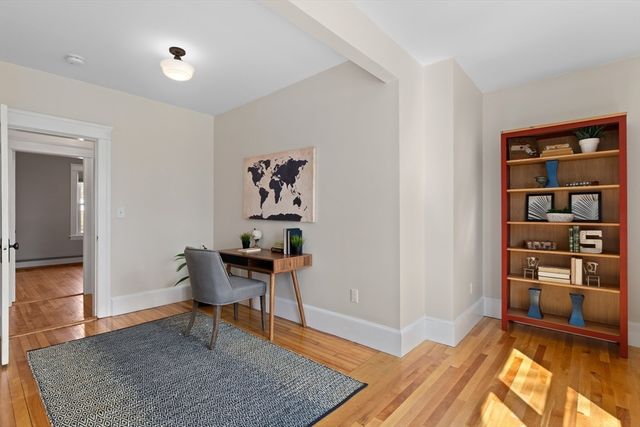 10 Neptune Rd, Worcester, MA 01605