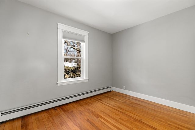 10 Neptune Rd, Worcester, MA 01605