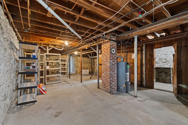 10 Neptune Rd, Worcester, MA 01605